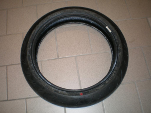 Pirelli Diablo Rosso II framdäck.